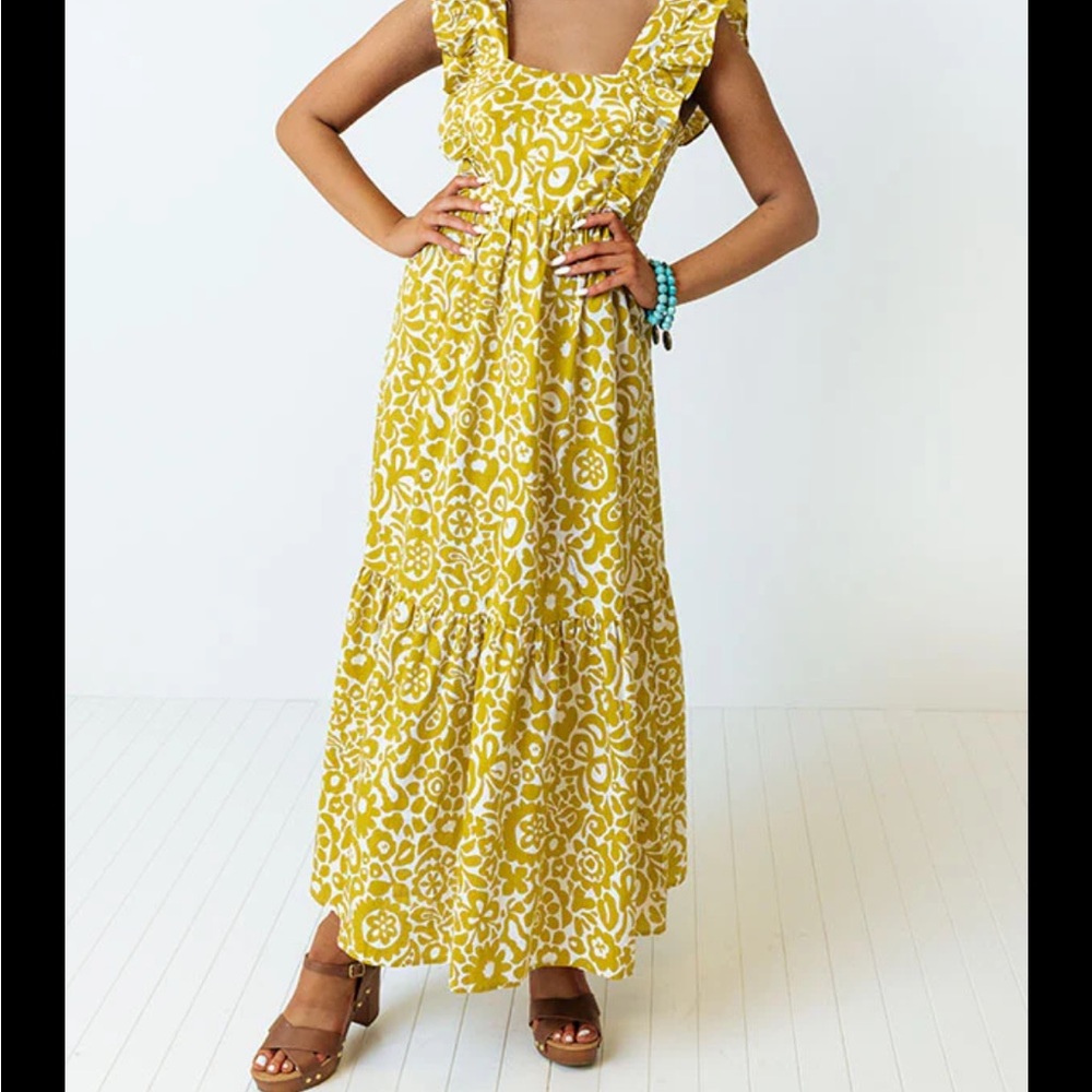 Yellow/mustard Floral Sleeveless sun Dress size small, fits like a medium.